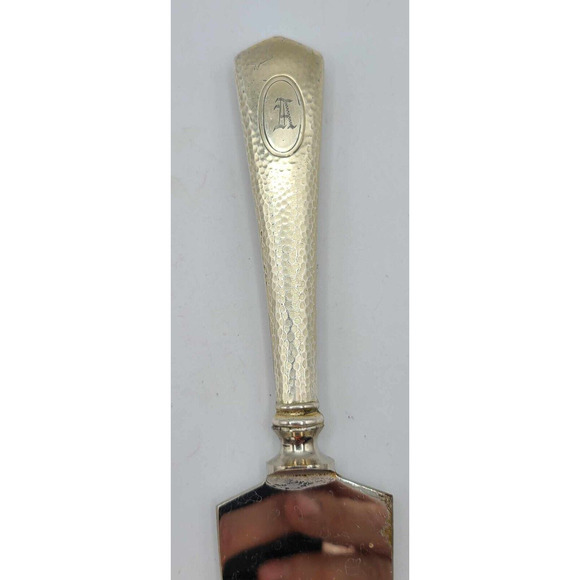 Antique Hammered Sterling Silver Handle Pie Server. Marked & Monogrammed 'A' - Picture 5 of 11